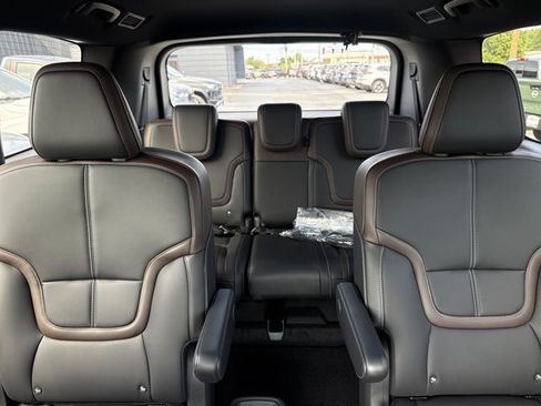 Certified 2026 Nissan Armada SL w/ Captain's Chari Seat Package AWD/4WD image 18