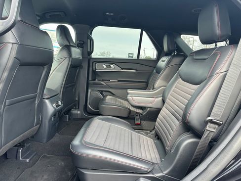 Used 2025 Ford Explorer ST-Line AWD/4WD image 16