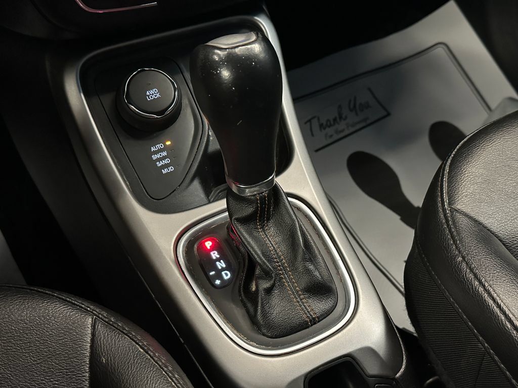 Used 2020 Jeep Compass Latitude w/ Cold Weather Group AWD/4WD image 16