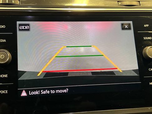 Certified 2022 Volkswagen Tiguan SE R-Line FWD image 26