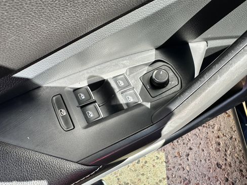 Used 2023 Volkswagen Jetta SE w/ Panoramic Sunroof Package image 18