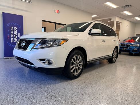 Used 2015 Nissan Pathfinder SL w/ SL Premium Package image 4