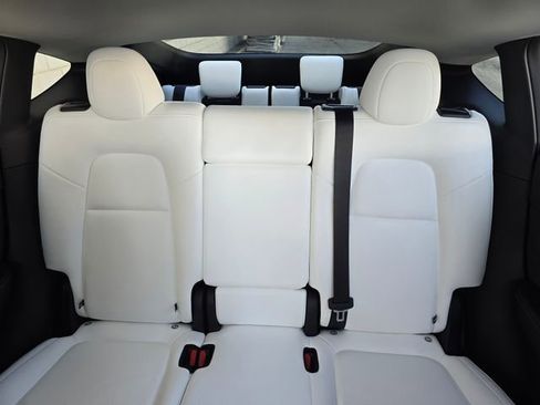 Used 2025 Tesla Model Y Long Range image 38