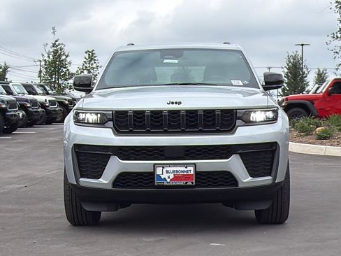 New 2026 Jeep Grand Cherokee Altitude AWD/4WD image 2