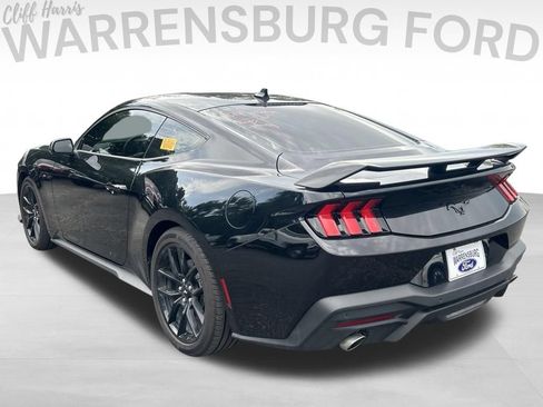 Used 2025 Ford Mustang Coupe RWD image 5