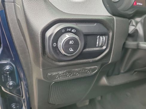 Used 2025 Jeep Gladiator Sport AWD/4WD image 19
