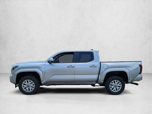 Used 2025 Toyota Tacoma SR5 AWD/4WD image 8