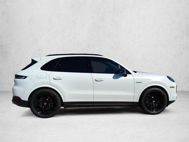 Used 2025 Porsche Cayenne E-Hybrid AWD/4WD image 4