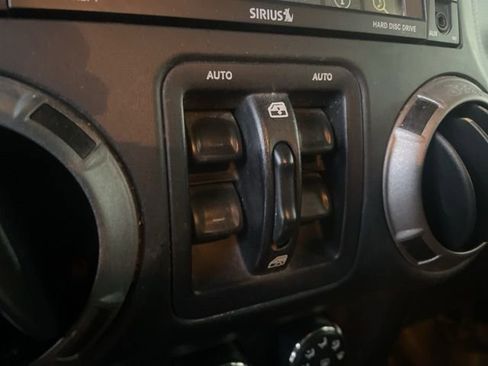 Used 2016 Jeep Wrangler Unlimited Sport image 21