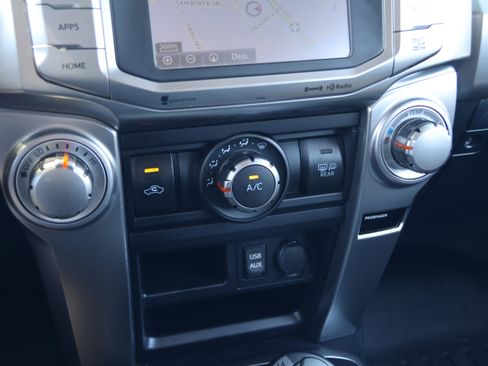 Used 2018 Toyota 4Runner SR5 Premium image 25