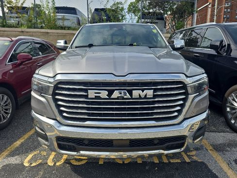 Used 2025 RAM 1500 Laramie AWD/4WD image 3