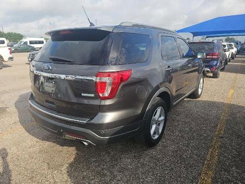 Used 2018 Ford Explorer XLT w/ Equipment Group 202A image 3