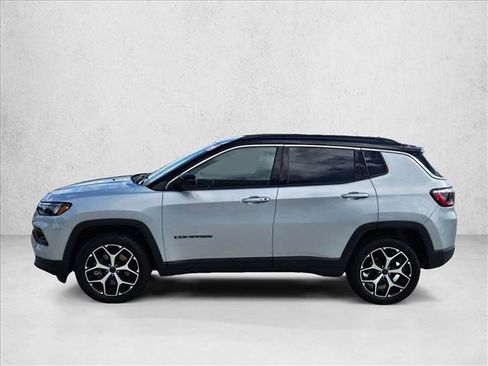 Used 2025 Jeep Compass Limited AWD/4WD image 9