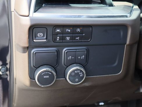 Used 2025 Chevrolet Tahoe LT RWD image 13