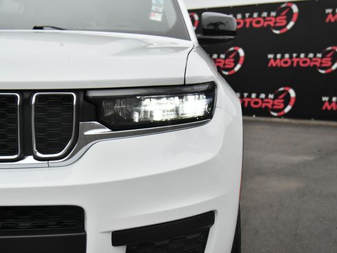 Used 2023 Jeep Grand Cherokee L Laredo image 11