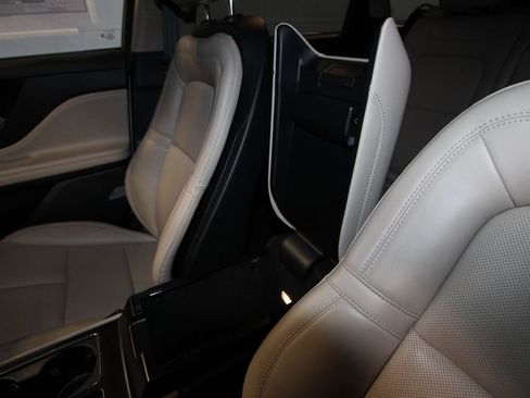 Used 2025 Lincoln Corsair AWD w/ Equipment Group 101A image 19