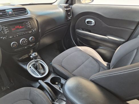 Used 2016 Kia Soul FWD image 10