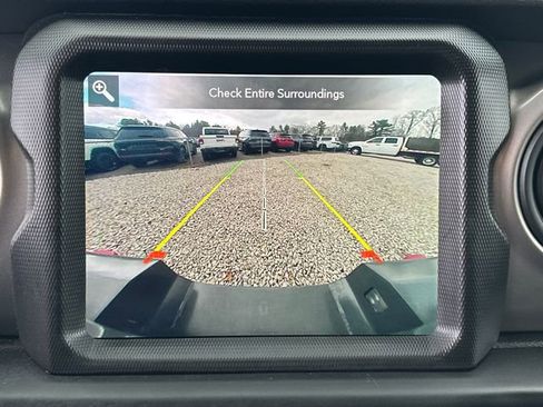 Used 2021 Jeep Gladiator Sport image 31