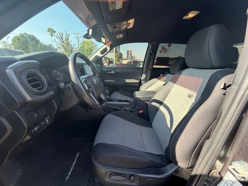 Used 2022 Toyota Tacoma TRD Off-Road image 7