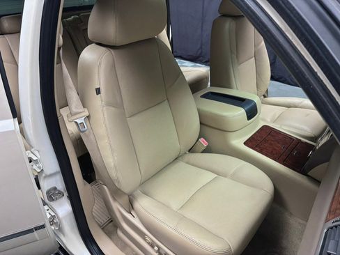 Used 2012 Chevrolet Avalanche LTZ AWD/4WD image 31