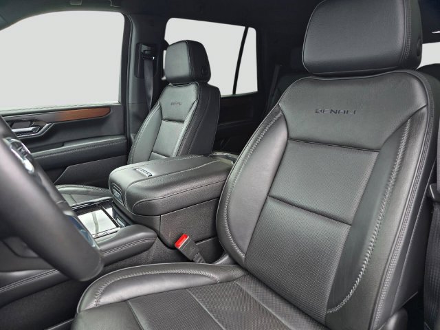 Used 2025 GMC Yukon Denali AWD/4WD image 22