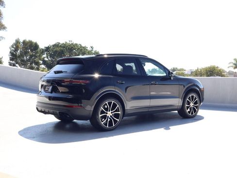 Certified 2023 Porsche Cayenne AWD/4WD image 8