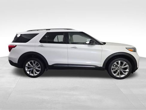 Certified 2023 Ford Explorer Platinum w/ Technology Package AWD/4WD image 8
