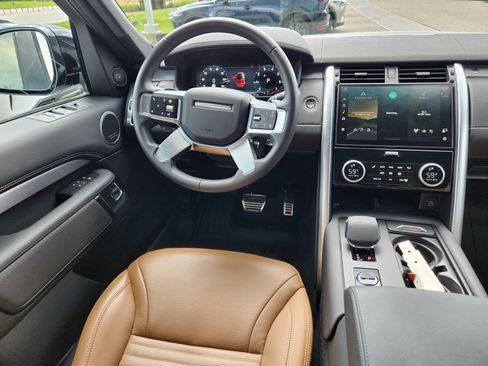 Certified 2024 Land Rover Discovery Dynamic SE AWD/4WD image 13