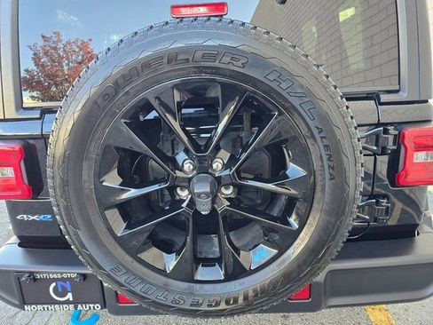 Used 2023 Jeep Wrangler Unlimited Sahara w/ Cold Weather Group image 31