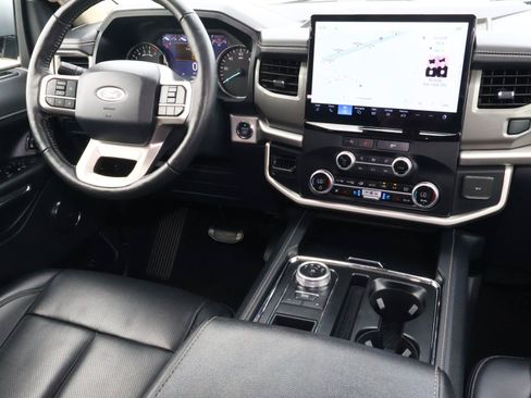 Used 2024 Ford Expedition XLT RWD image 11