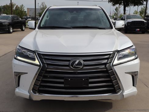 Used 2019 Lexus LX 570 4WD w/ Luxury Package image 9