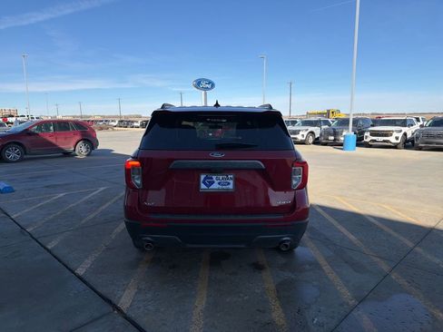 Used 2024 Ford Explorer XLT w/ Equipment Group 202A image 6