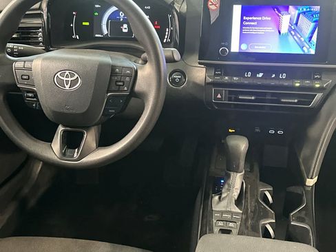 Used 2025 Toyota Camry LE FWD image 16