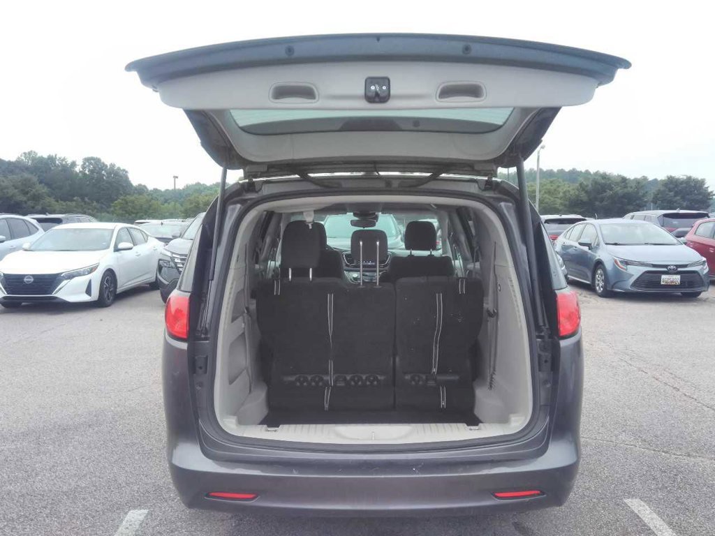 Used 2023 Chrysler Voyager LX FWD image 6