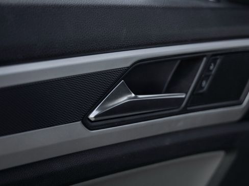 Used 2021 Volkswagen Atlas Cross Sport SE image 19