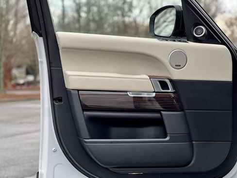 Used 2016 Land Rover Range Rover HSE image 10