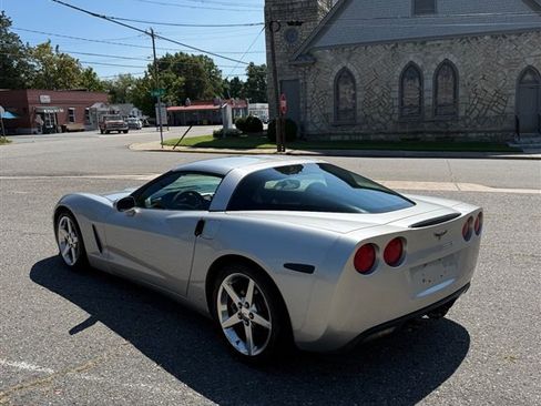 Used 2006 Chevrolet Corvette Coupe w/ Preferred Equipment Group RWD image 5