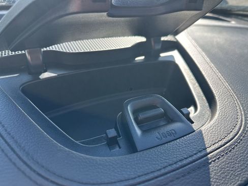 Used 2019 Jeep Cherokee Latitude w/ Cold Weather Group image 51