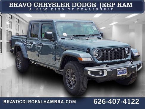 New 2026 Jeep Gladiator Sport AWD/4WD image 1