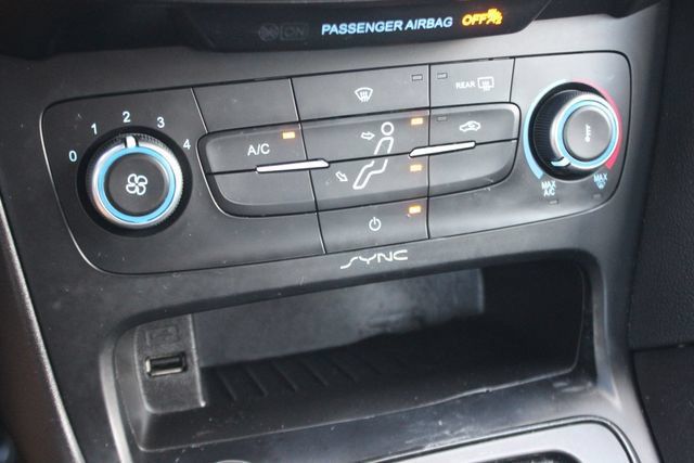 Used 2018 Ford Focus SE FWD image 7
