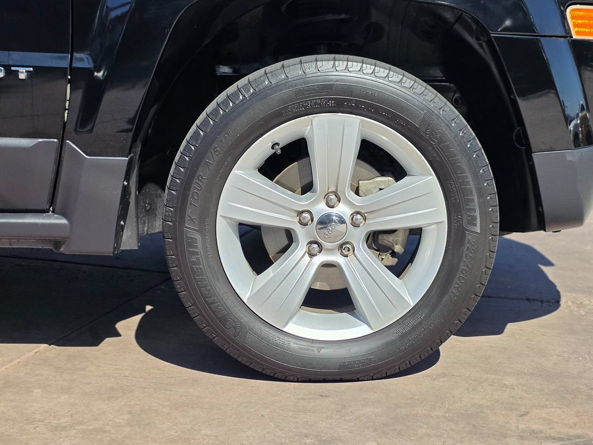 Used 2017 Jeep Patriot Latitude FWD image 12