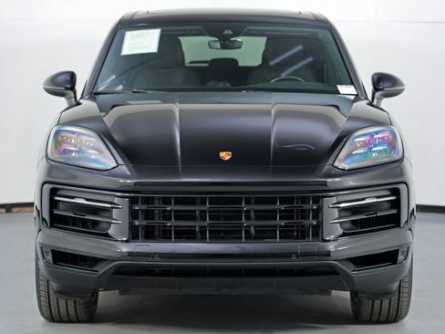 Used 2024 Porsche Cayenne w/ Sport Chrono Package image 47