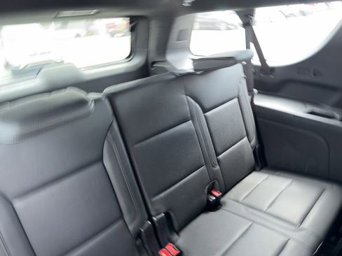 Used 2022 Chevrolet Suburban LT AWD/4WD image 14
