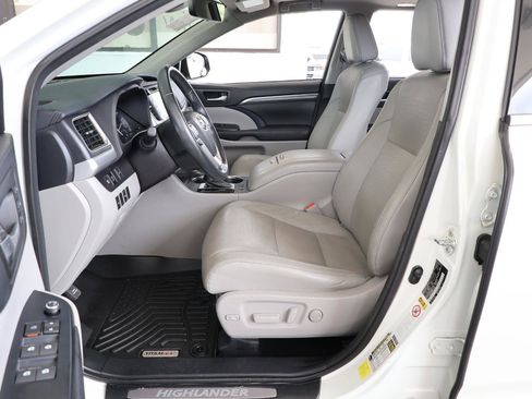 Used 2017 Toyota Highlander Limited FWD image 13