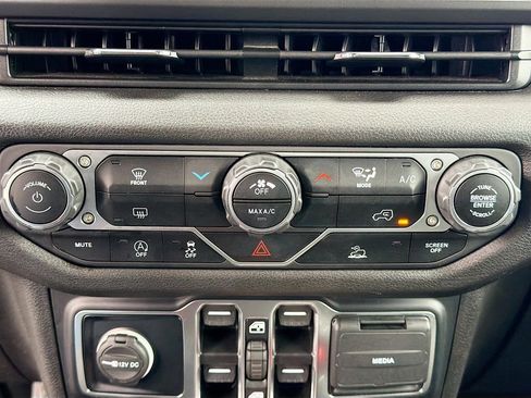 Used 2024 Jeep Wrangler Sport S image 33