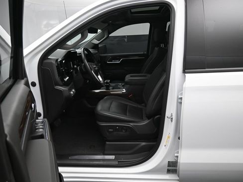 Used 2022 GMC Sierra 1500 Elevation w/ Elevation Premium Package AWD/4WD image 9
