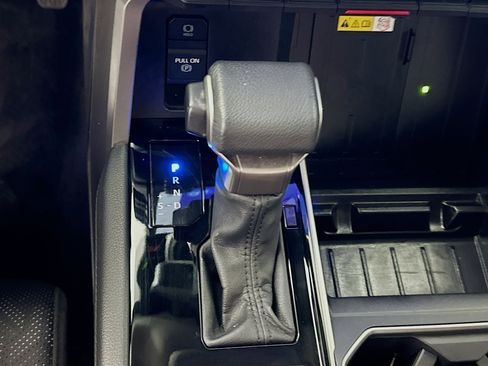 Used 2024 Toyota Tundra Limited image 23