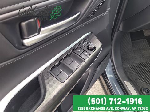 Used 2024 Toyota Venza Limited image 11