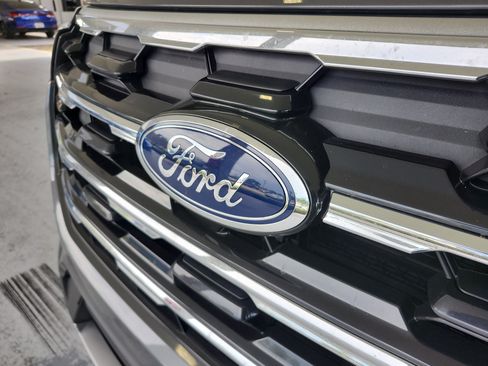 Used 2025 Ford Explorer Active w/ Active Comfort Package RWD image 24