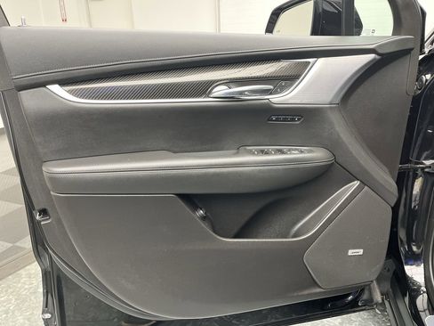 Used 2023 Cadillac XT6 Sport w/ Technology Package image 8